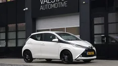 Gebruikt 2015 Toyota Aygo X-play Hatchback | € 8.295 (Eerlijke prijs)