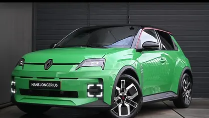 Occasion Renault R5 Komfort 110 kW (150 PK) 2024 Green pop met dak in sterzwart Hatchback