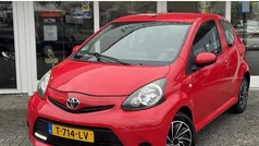 Rood Gebruikt 2012 Toyota Aygo Hatchback | € 3.245 (Eerlijke prijs)
