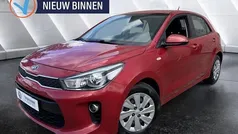 Rood Gebruikt 2017 Kia Rio Hatchback | € 8.990 (Eerlijke prijs)