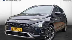 Zwart (metallic) Gebruikt 2022 Hyundai Bayon Premium SUV | € 18.400 (Eerlijke prijs)