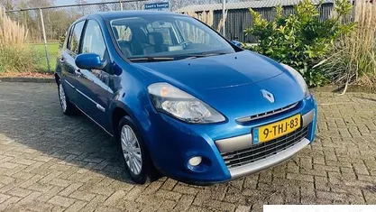 Blauw Occasion 2009 Renault Clio II Expression Hatchback | € 2.450 (Eerlijke prijs)