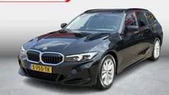 Zwart Gebruikt 2023 BMW 318 Shadowline Stationwagen | € 33.999 (Eerlijke prijs)