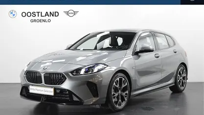 Grijs (metallic) Gebruikt 2025 BMW 120 Comfort Edition Hatchback | € 36.950 (Eerlijke prijs)