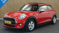 Rood Gebruikt 2017 Mini Cooper Business Hatchback | € 13.450 (Eerlijke prijs)