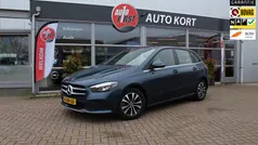 Blauw, metallic lak Gebruikt 2019 Mercedes B180 Business MPV | € 23.250 (Eerlijke prijs)