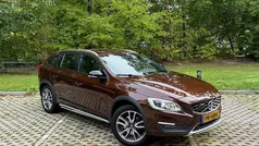 Bruin, metallic lak Gebruikt 2017 Volvo V60 CC Stationwagen | € 25.745 (Eerlijke prijs)