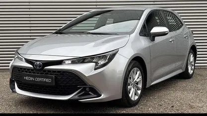 Grijs (metallic) Occasion 2024 Toyota Corolla Hybrid Active Hatchback | € 26.945 (Eerlijke prijs)