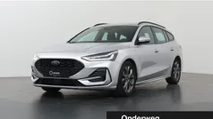 Grijs Gebruikt 2023 Ford Focus ST-Line Stationwagen | € 24.830 (Eerlijke prijs)