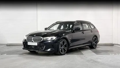 Zwart Occasion 2023 BMW 330 M Sport Stationwagen | € 37.899 (Eerlijke prijs)