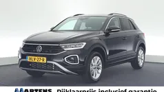 Zwart Gebruikt 2025 VW T-Roc Edition SUV | € 36.899 (Eerlijke prijs)