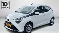 Wit Gebruikt 2021 Toyota Aygo X-play Hatchback | € 15.440 (Eerlijke prijs)