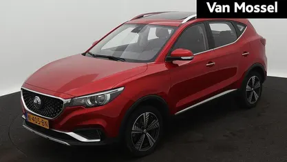 Occasion MG ZS Luxury 105 kW (143 PK) 2021 Rood, metallic lak Sedan