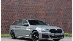 Grijs Gebruikt 2022 BMW 530e M Sport Stationwagen | € 39.950 (Eerlijke prijs)