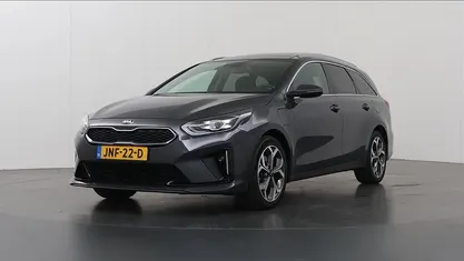 Grijs Gebruikt 2025 Kia Ceed Hatchback | € 22.935 (Goede deal)