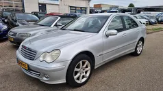 Grijs, metallic lak Gebruikt 2005 Mercedes C180 Classic Sedan | € 3.250 (Goede deal)
