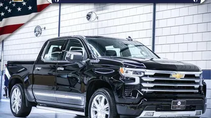 Zwart Gebruikt 2023 Chevrolet Silverado Sedan | € 69.500 (Eerlijke prijs)