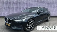 Zwart Gebruikt 2018 Volvo V60 Momentum Stationwagen | € 24.899 (Eerlijke prijs)