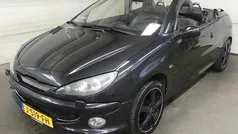 Zwart Gebruikt 2003 Peugeot 206 CC Cabriolet | € 2.495 (Eerlijke prijs)