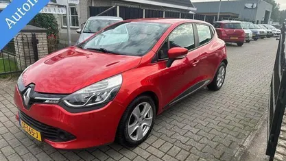 Rood Occasion 2015 Renault Clio IV Dynamique Stationwagen | € 8.450 (Eerlijke prijs)