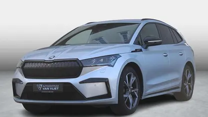 Brilliant silver Gebruikt 2024 Skoda Enyaq iV SportLine SUV | € 34.799 (Eerlijke prijs)