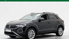 Zwart Gebruikt 2025 VW T-Roc Business SUV | € 37.395 (Eerlijke prijs)