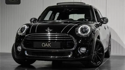 Zwart Occasion 2015 Mini Cooper Chili Hatchback | € 16.900 (Eerlijke prijs)