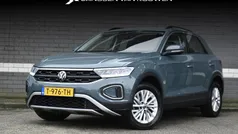 Blauw Gebruikt 2023 VW T-Roc Life SUV | € 25.495 (Eerlijke prijs)