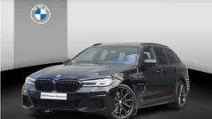 Zwart Gebruikt 2022 BMW 530e Executive Stationwagen | € 47.850 (Eerlijke prijs)