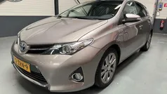 Bruin Gebruikt 2013 Toyota Auris Hatchback | € 8.250 (Eerlijke prijs)