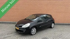 Zwart Gebruikt 2009 Renault Clio II Hatchback | € 495 (Super prijs)