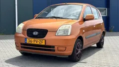 Oranje Gebruikt 2004 Kia Picanto LX Hatchback | € 999 (Goede deal)