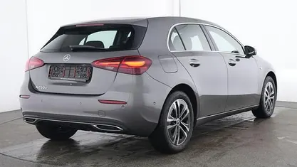 Grijs Gebruikt 2025 Mercedes A250 Progressive Hatchback | € 38.945 (Eerlijke prijs)