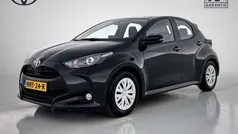 Zwart Gebruikt 2024 Toyota Yaris Hybrid Active Hatchback | € 22.995 (Eerlijke prijs)