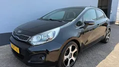 Zwart Gebruikt 2013 Kia Rio Hatchback | € 7.999 (Eerlijke prijs)
