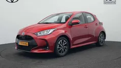 Rood Gebruikt 2022 Toyota Yaris Hybrid Hatchback | € 22.745 (Eerlijke prijs)