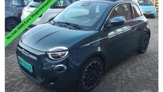 Groen, metallic lak Gebruikt 2023 Fiat 500e Hatchback | € 20.950 (Eerlijke prijs)