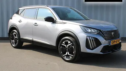Grijs Gebruikt 2024 Peugeot 2008 Allure SUV | € 26.345 (Eerlijke prijs)