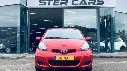 Occasion Toyota Aygo 68 PK (50 kW) 2010 Rood Hatchback
