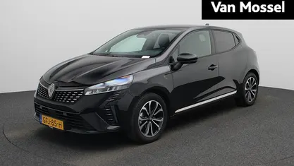 Zwart Gebruikt 2024 Renault Clio V Techno Hatchback | € 23.935 (Eerlijke prijs)