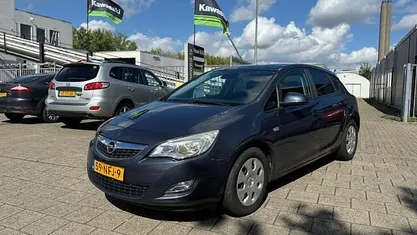 Blauw Gebruikt 2010 Opel Astra Edition Hatchback | € 2.999 (Eerlijke prijs)
