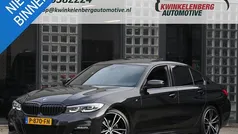 Zwart Gebruikt 2022 BMW 318 Shadowline Sedan | € 33.333 (Eerlijke prijs)