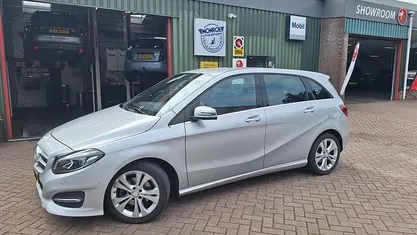 Gebruikt 2015 Mercedes B180 Ambition MPV | € 15.350 (Eerlijke prijs)