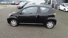 Zwart Gebruikt 2011 Toyota Aygo Cool Hatchback | € 3.250 (Eerlijke prijs)