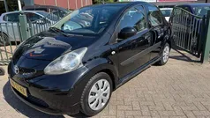 Zwart Gebruikt 2007 Toyota Aygo Hatchback | € 1.895 (Eerlijke prijs)