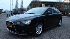 Zwart (metallic) Gebruikt 2015 Mitsubishi Lancer Sportback Edition Hatchback | € 7.000 (Eerlijke prijs)