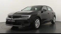 Zwart Gebruikt 2022 Opel Astra Edition Hatchback | € 19.245 (Eerlijke prijs)