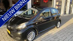 Zwart Gebruikt 2011 Toyota Aygo Comfort Hatchback | € 2.999 (Eerlijke prijs)