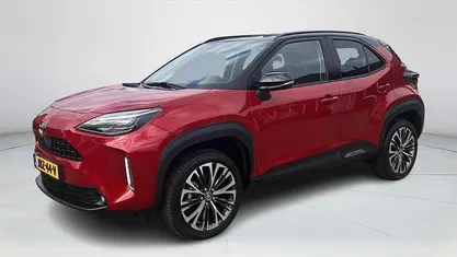 Rood Gebruikt 2023 Toyota Yaris Cross Executive SUV | € 27.275 (Eerlijke prijs)