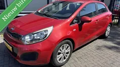 Rood Gebruikt 2014 Kia Rio Comfort Hatchback | € 6.450 (Eerlijke prijs)